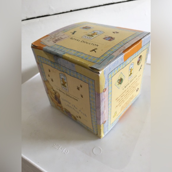 Royal Doulton Winnie the Pooh Christening Bank - IOB - Picture 9 of 11